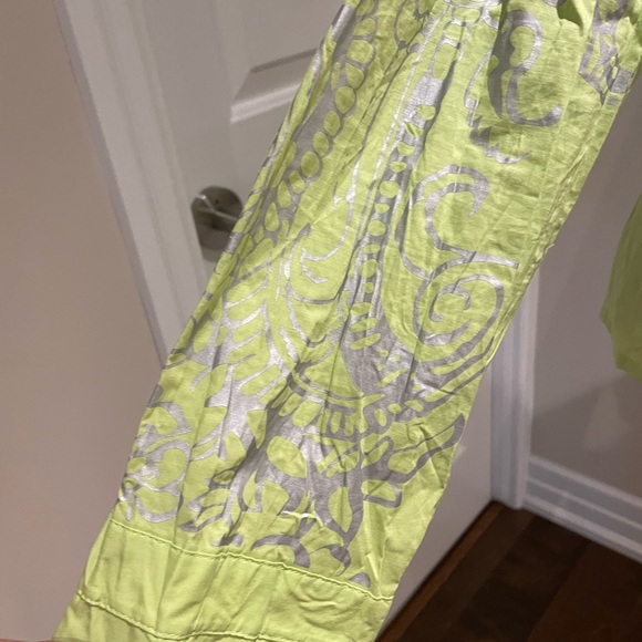 Chartreuse colored blouse with grey stenciling on front, one sleeve and back - Picture 7 of 11